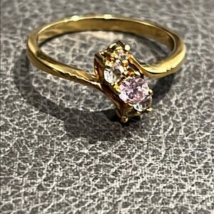 *Sparkling Gold and Pink Stone Ring